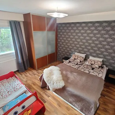 Spacious Row House For Families And Friends Huoneisto