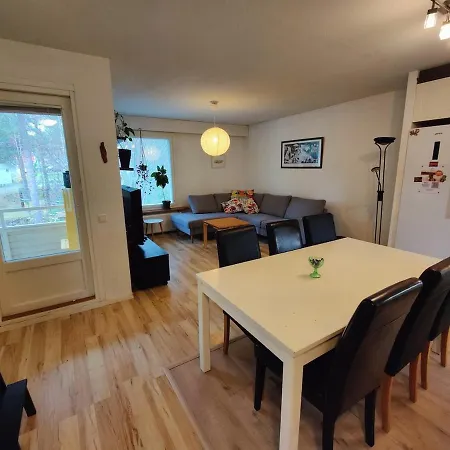 Spacious Row House For Families And Friends Huoneisto