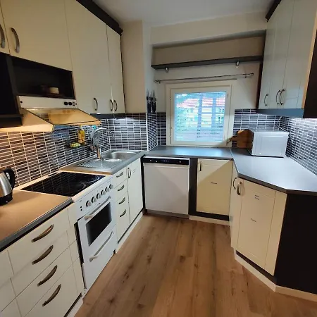 Huoneisto Spacious Row House For Families And Friends