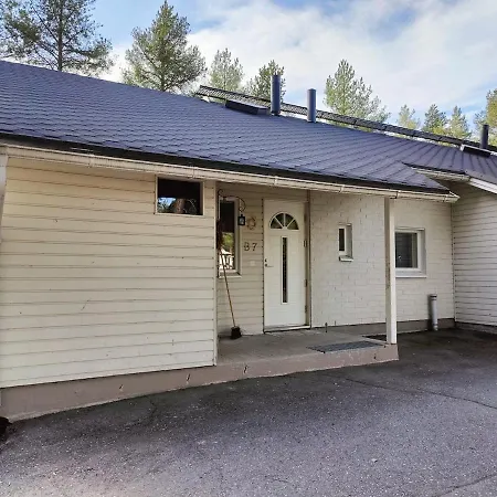 Huoneisto Spacious Row House For Families And Friends