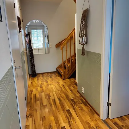 Spacious Row House For Families And Friends Huoneisto